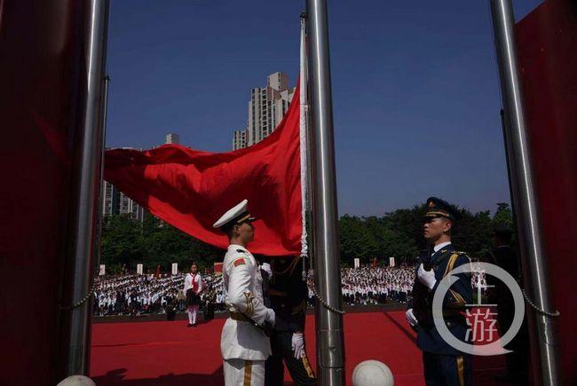 男人在演唱会向女友求婚好吗?游戏画面